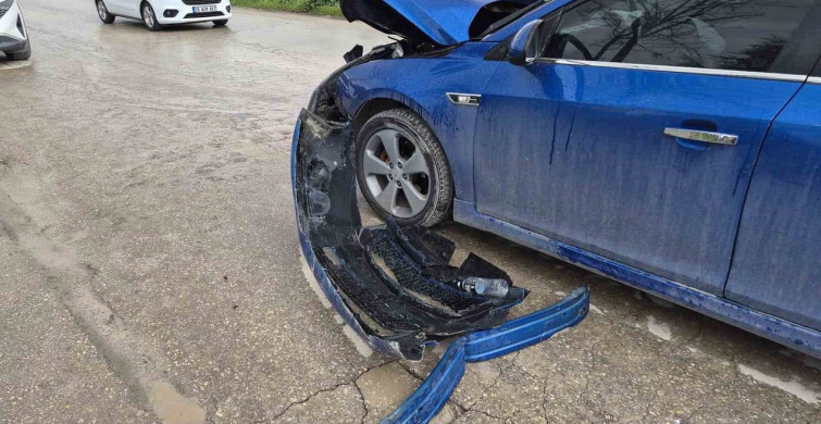 Eskişehir'de Trafik Kazası: Dur Levhasına Uymayan Otomobil Çöp Kamyonuna Çarptı