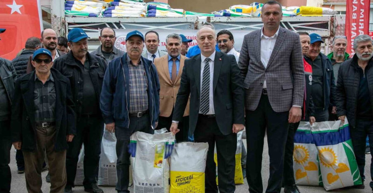 Eskişehir'de Üreticilere Hibe Destekli Ayçiçeği Tohumu Dağıtıldı