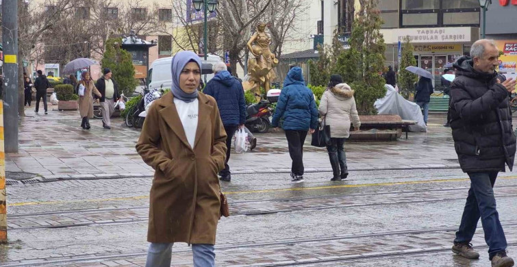 Eskişehir'de Yağmur Etkili Olmaya Başladı