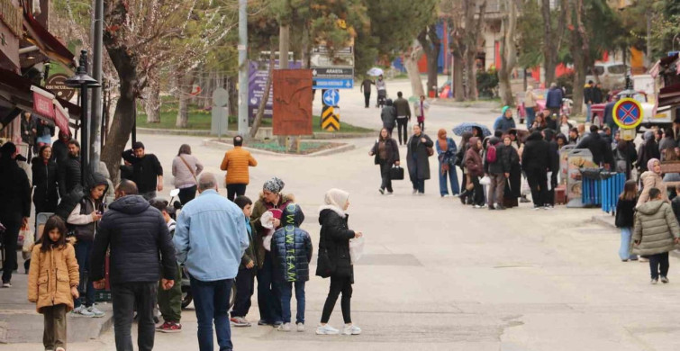Eskişehir'de Yağmura Rağmen Hafta Sonu Yoğunluğu