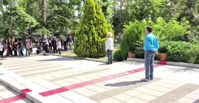 Eskişehir'de YKS sınavına son anda yetişen adaya yakınından tepki
