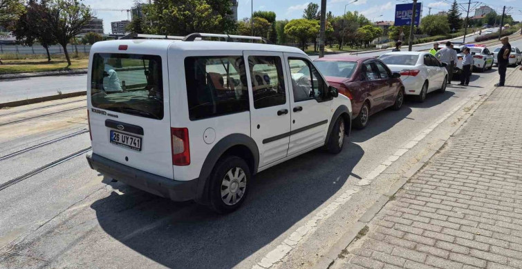 Eskişehir'de zincirleme trafik kazası maddi hasarla atlatıldı