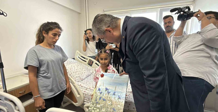 Eskişehir'deki hastanede karne sevinci yaşandı