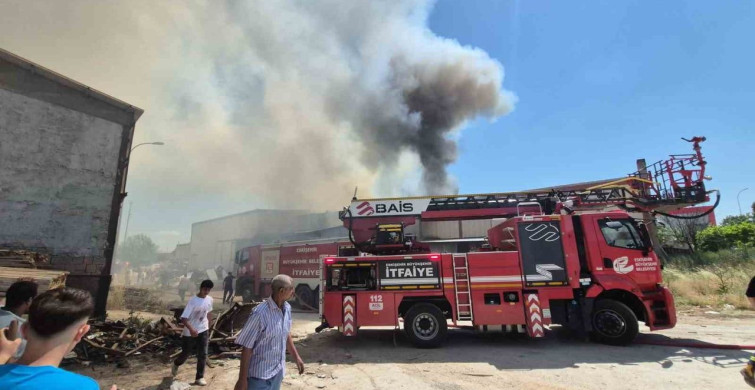Eskişehir'deki kereste fabrikasında çıkan yangın kontrol altına alındı