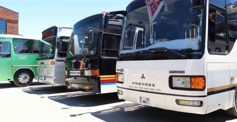 Eskişehir'deki klasik otobüs buluşmasında dikkat çeken yürüyen ev