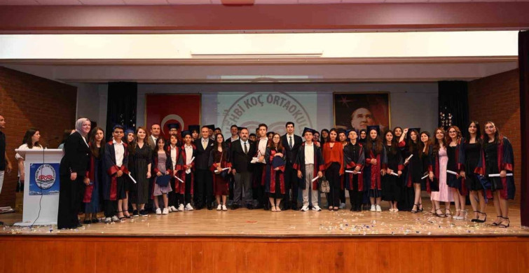 Eskişehir'in Vehbi Koç Ortaokulu'nda mezuniyet coşkusu yaşandı