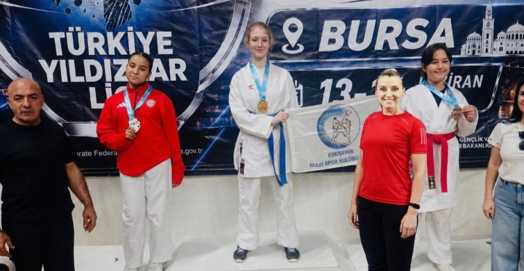 Eskişehirli sporcular karate şampiyonasında büyük başarı elde etti