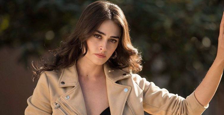 Esra Bilgiç, iç çamaşırı reklamı fotoğrafları