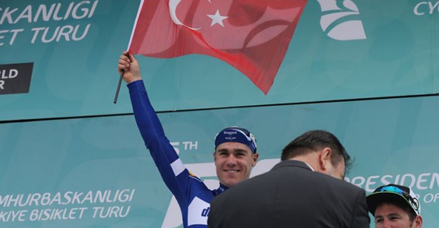 Etabı Kazanan Jakobsen, Podyuma Türk Bayrağı İle Çıktı
