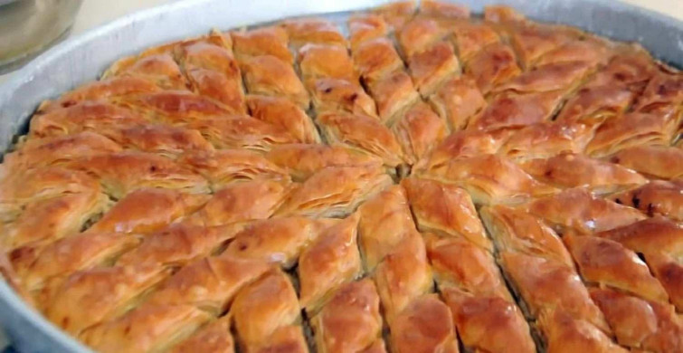 Ev baklavası nasıl yapılır? Ev baklavasının püf noktaları nedir? Bayramların vazgeçilmez lezzeti ev yapımı baklava tarifi