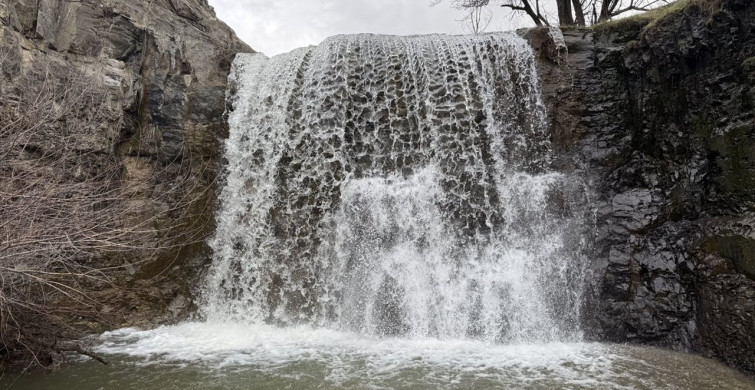 Evci Şelalesi Eriyen Kar ve Yağmurla Yeniden Hayat Buldu