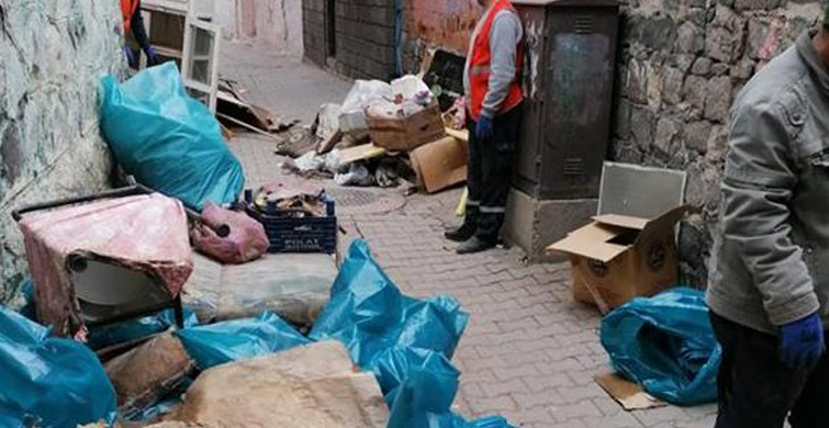 Evden 5 Traktör Dolusu Çöp Çıktı