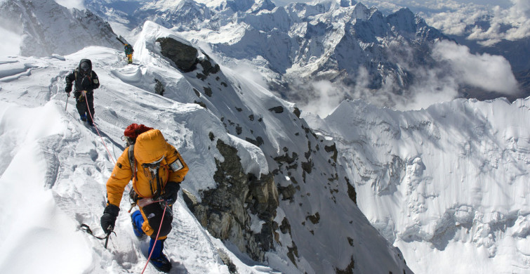 Everest Dağı'nda Kaybolan 3 Fransızın Cansız Bedenleri 5 Bin 900 Metrede Bulundu!