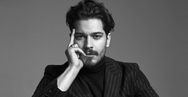 Evlenmeyi planladıkları Duygu Sarışın'la ayrılan Çağatay Ulusoy, ünlü oyuncu ile sarmaş dolaş görüldü