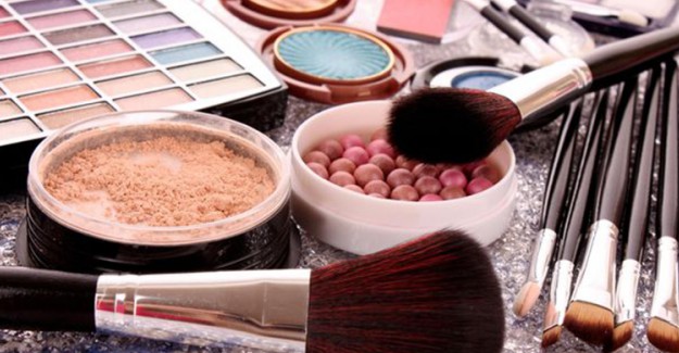 Eyeliner Buzdolabında Saklanmalı! Buzdolabına Hangi Ürünleri Koyabilirsiniz?