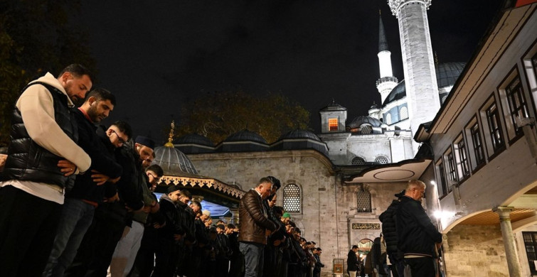 Eyüpsultan Camisi'nde Gazze İçin Dua Programı Düzenlendi