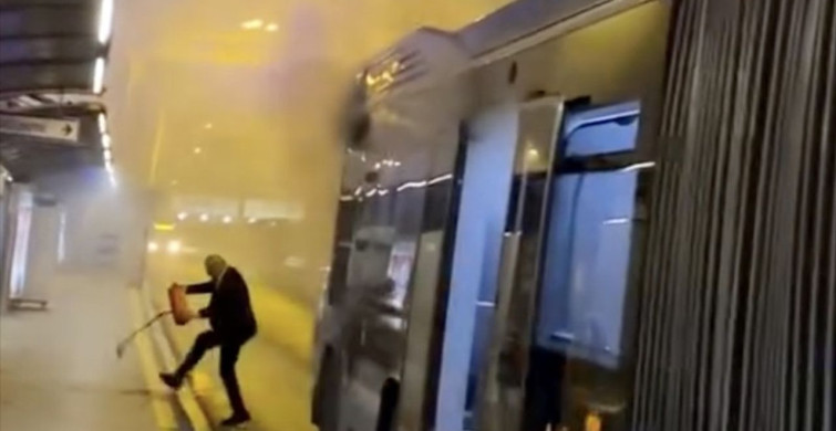 Eyüpsultan'da Metrobüste Yangın Söndürüldü