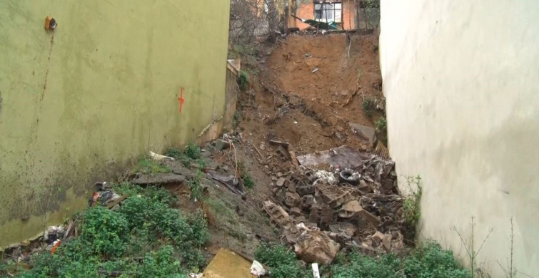 Eyüpsultan'da Yağmur Sonrası İstitan Duvarı Çöktü