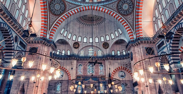 Ezan Nasıl Okunur, Sözlerinin Türkçesi ve Arapçası Nedir?