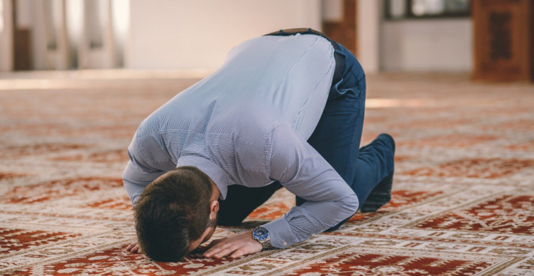 Ezan Okunurken Namaz Kılınır mı?