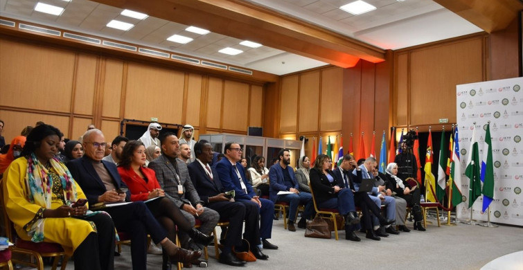 Fas'ta İslam Ülkelerinden Gençler Demokrasi ve Barış İçin Bir Araya Geldi