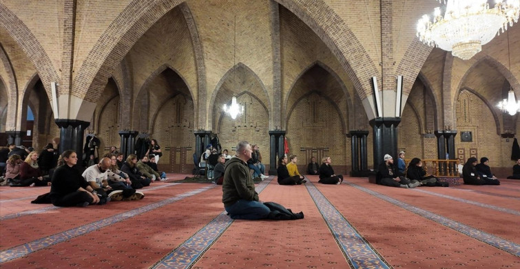 Fatih Camisi Müzeler Gecesi'nde Büyüleyici Ziyaretçi Akını