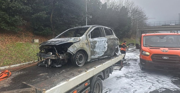 Fatih Sultan Mehmet Köprüsü'nde Yangın: Bir Araç Küle Döndü