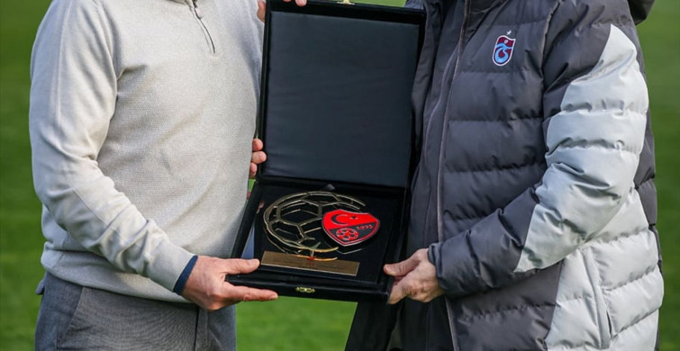 Fatih Tekke'ye TFF'den Sosyal Sorumluluk Ödülü