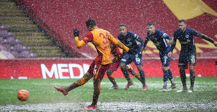 Fatih Terim Penaltı Kararlarına Tepkili