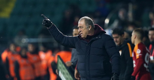 Fatih Terim Sinirden Maçın Bitmesini Bekleyemedi!