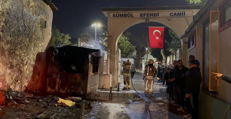 Fatih'te Camide Yangın Alarmı