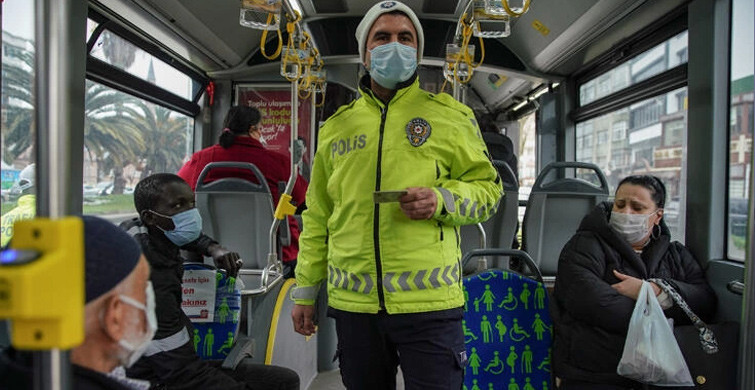 Fatih'te Toplu Ulaşımlara Koronavirüs Denetimi Yapıldı