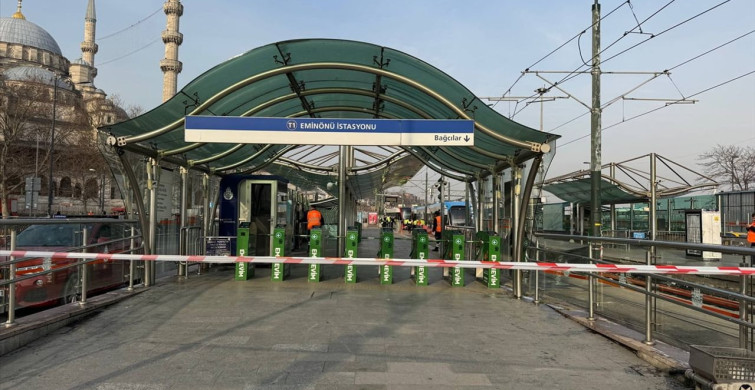 Fatih'te Tramvay Kazası: Raydan Çıkan Tramvay Diğerine Çarptı