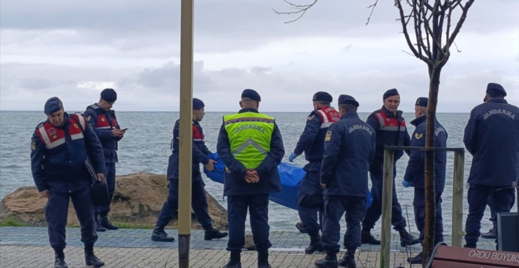 Fatsa Sahilinde Gizemli Cisim İnceleniyor