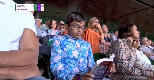 Federer Nadal Maçında Kitap Okuyan Çocuğun Okuduğu Kitap Bulundu! İşte O İlginç Detay..
