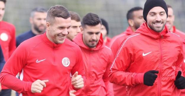 Fenerbahçe, Eski Galatasaraylı Futbolcuyu İstiyor!