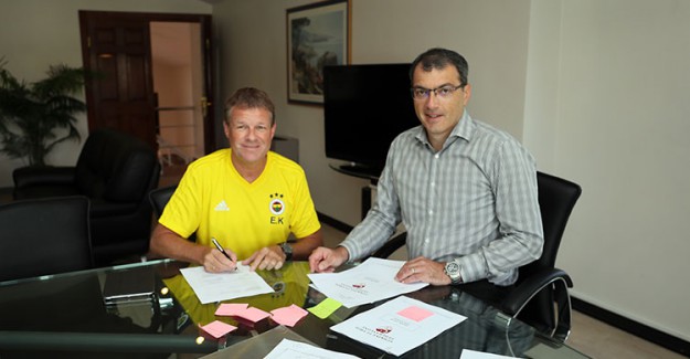 Fenerbahçe Koeman’a İmzayı Attırdı!