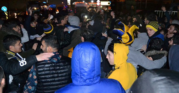 Fenerbahçe Taraftarından Samandıra’ya Ersun Yanal Çıkarması!