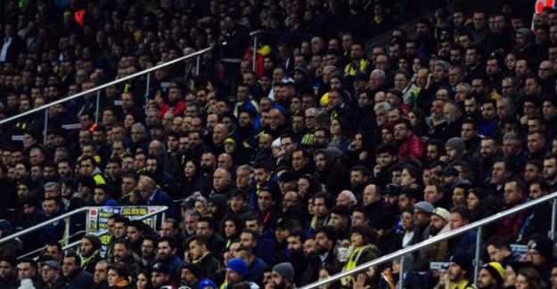 Fenerbahçe Taraftarından Takıma Protesto