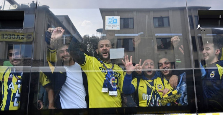Fenerbahçe Taraftarları Beşiktaş Derbisi İçin Tüpraş Stadı'na Yola Çıktı
