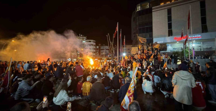 Fenerbahçe Taraftarlarından Galatasaray'a Destek