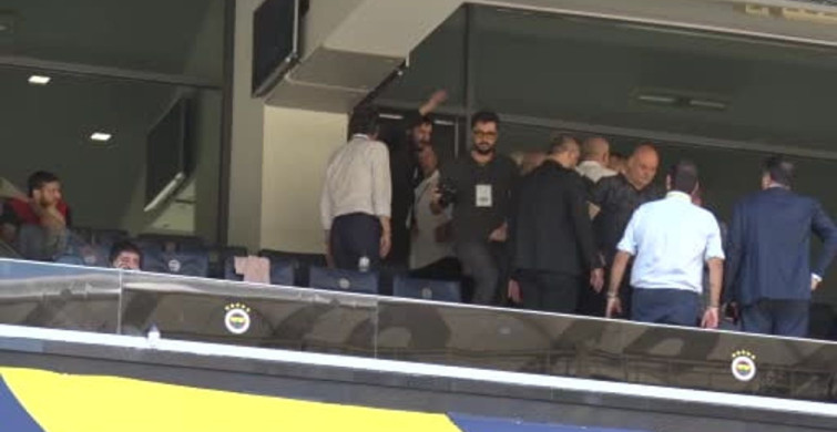 Fenerbahçe'de Başkan Adaylarına Yoğun İlgi: Kongreye Ara Verildi