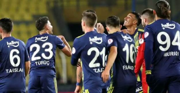 Fenerbahçe'de Bir Futbolcu Daha Satış Listesine Konuldu