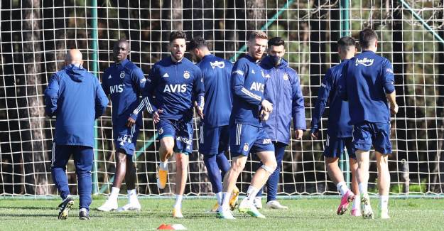 Fenerbahçe, Gençlerbirliği Antremanlarını Sürdürdü