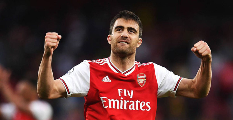 Fenerbahçe'de Sokratis Transferi Suya Düştü!