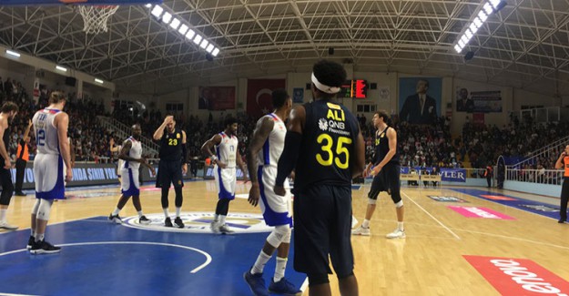 Fenerbahçe’den Arel Üniversitesi Büyükçekmece’ye 29 Sayı Fark!