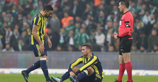 Fenerbahçe'nin Yıldız Oyuncusu Janssen Sahalara Geri Dönüyor!