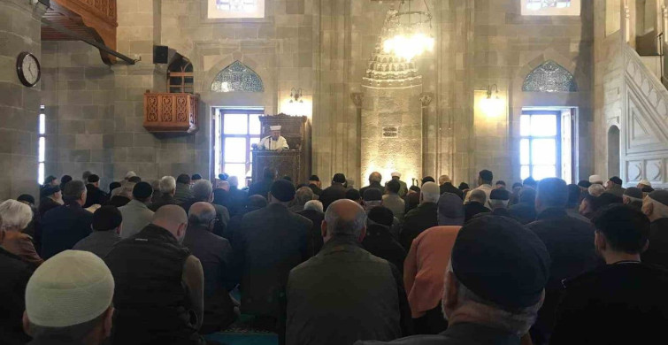 Feridun Fazıl Özsoy İçin Dualar Edildi