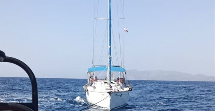 Fethiye Açıklarında Sürüklenen Teknedeki İki Kişi Kurtarıldı