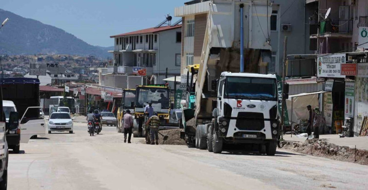 Fethiye toptancı hal bölgesinde ulaşım yolları yenileniyor
